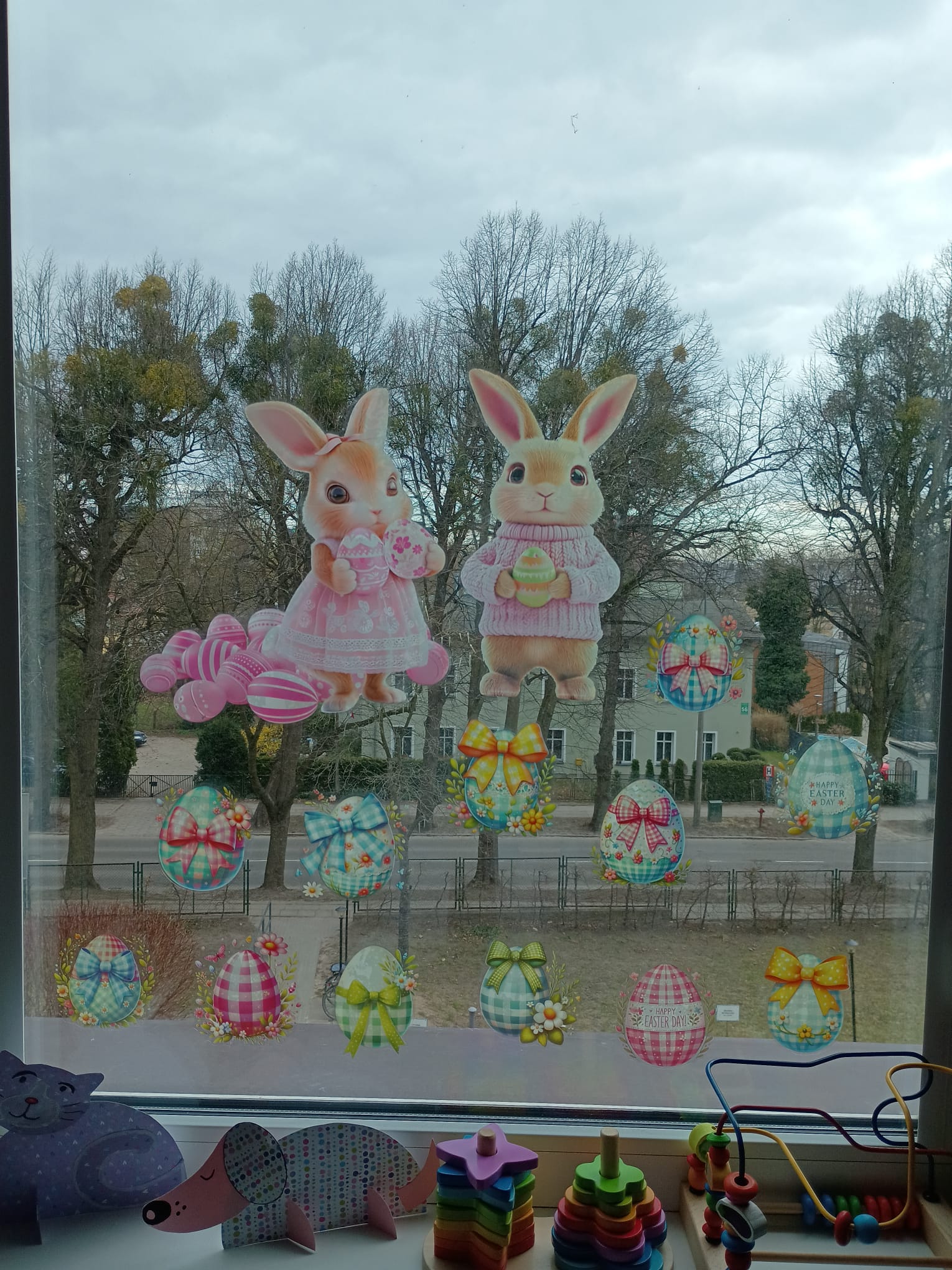 dekoracje świąteczne - wycinanki zające i pisanki img-20250409-wa0021.jpg