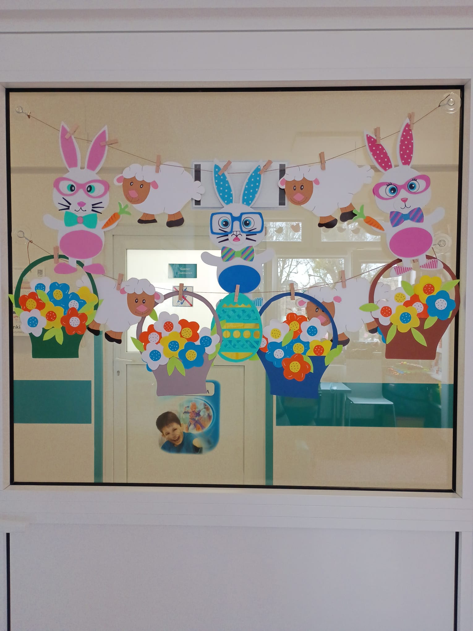 dekoracje świąteczne - wycinanki zające i kwiaty img-20250409-wa0022.jpg